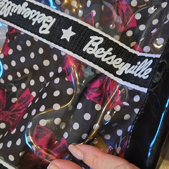 Betsey Johnson Betseyville Unique Clear Vinyl Tote with Removable Drawstring Bag - Picture 8 of 16